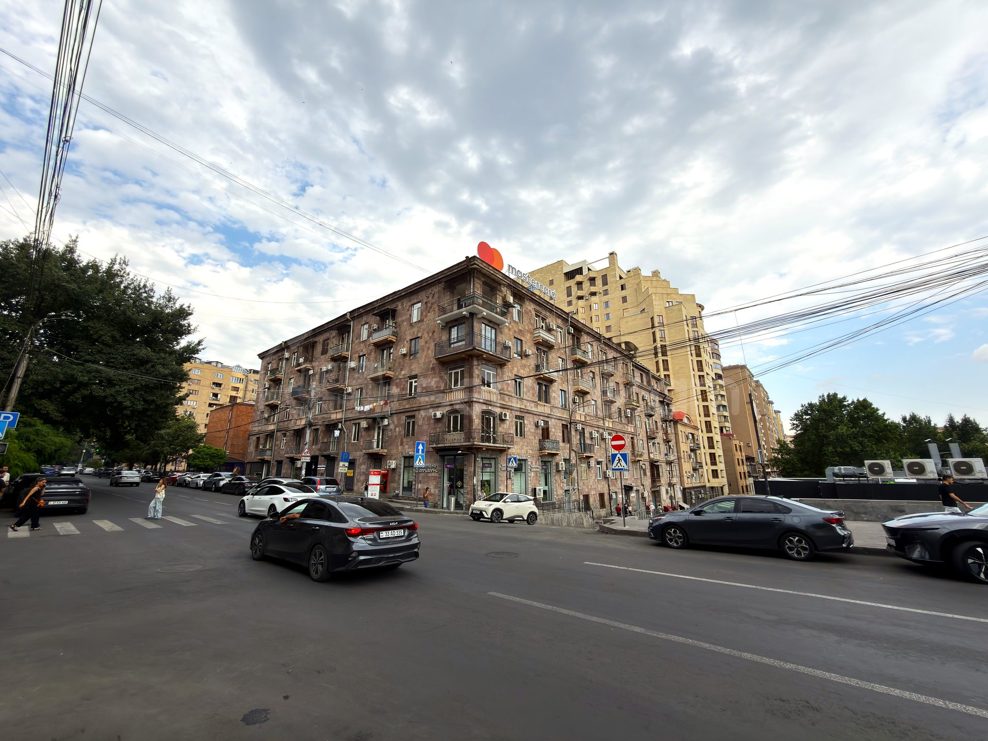 4 Սենյականոց Բնակարան Քարե Շենքում, 92քմ, 5/5 հարկ, Կապիտալ Վերանորոգված