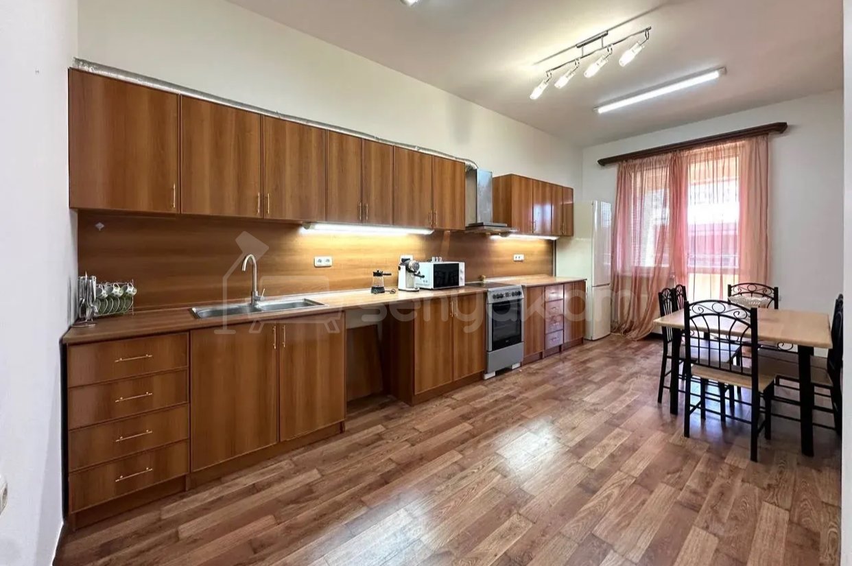 4 Սենյականոց Բնակարան Նորակառույցում, 215քմ, 7/17 հարկ, Կապիտալ Վերանորոգված