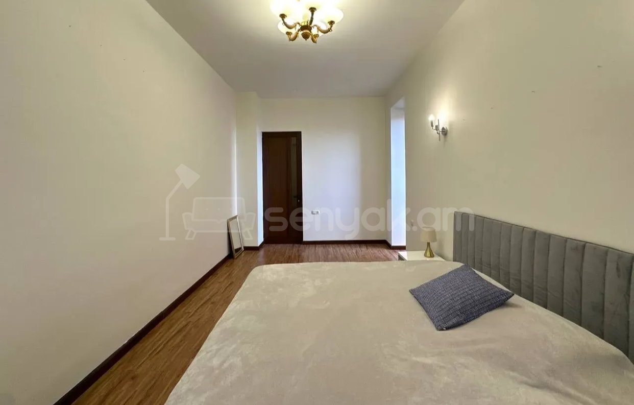 4 Սենյականոց Բնակարան Նորակառույցում, 215քմ, 7/17 հարկ, Կապիտալ Վերանորոգված