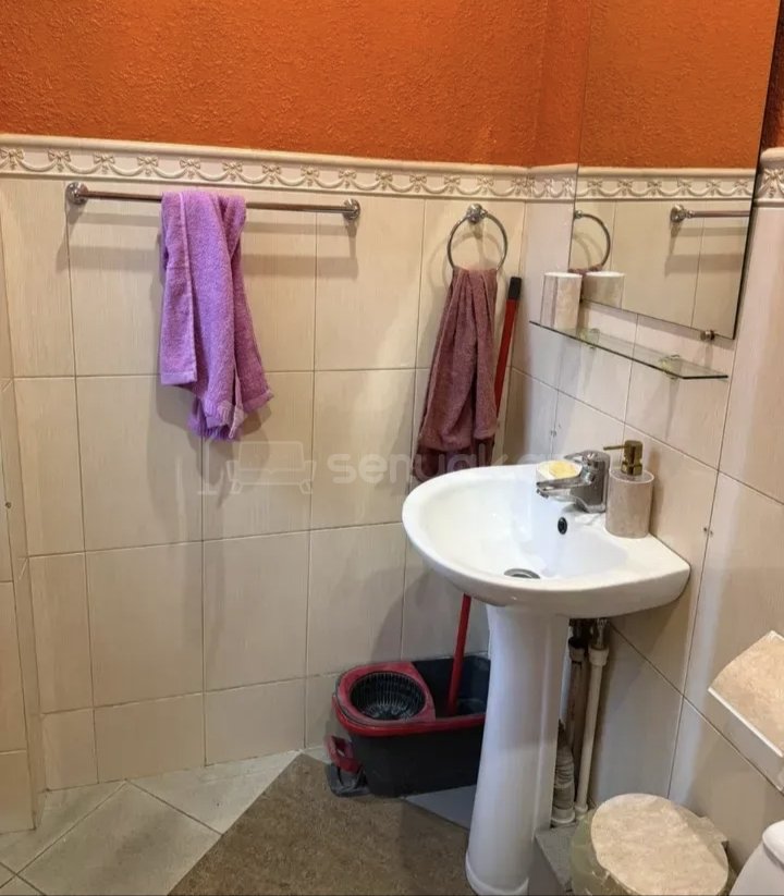 2 Սենյականոց Բնակարան Քարե Շենքում, 45քմ, 1/1 հարկ, Նորմալ Վիճակում, Կահավորված