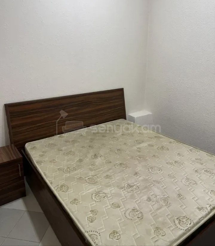 2 Սենյականոց Բնակարան Քարե Շենքում, 45քմ, 1/1 հարկ, Նորմալ Վիճակում, Կահավորված