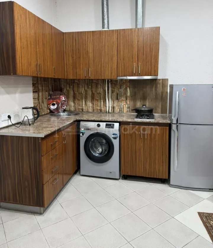 2 Սենյականոց Բնակարան Քարե Շենքում, 45քմ, 1/1 հարկ, Նորմալ Վիճակում, Կահավորված