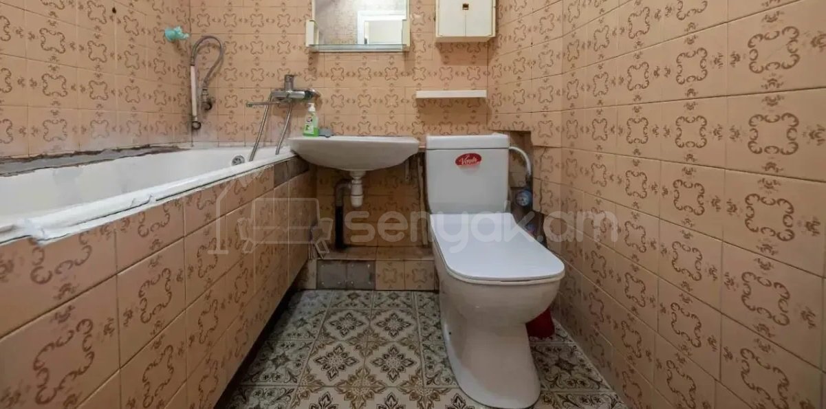 3 Սենյականոց Բնակարան Քարե Շենքում, 73քմ, 1/5 հարկ, Պետական Վիճակում