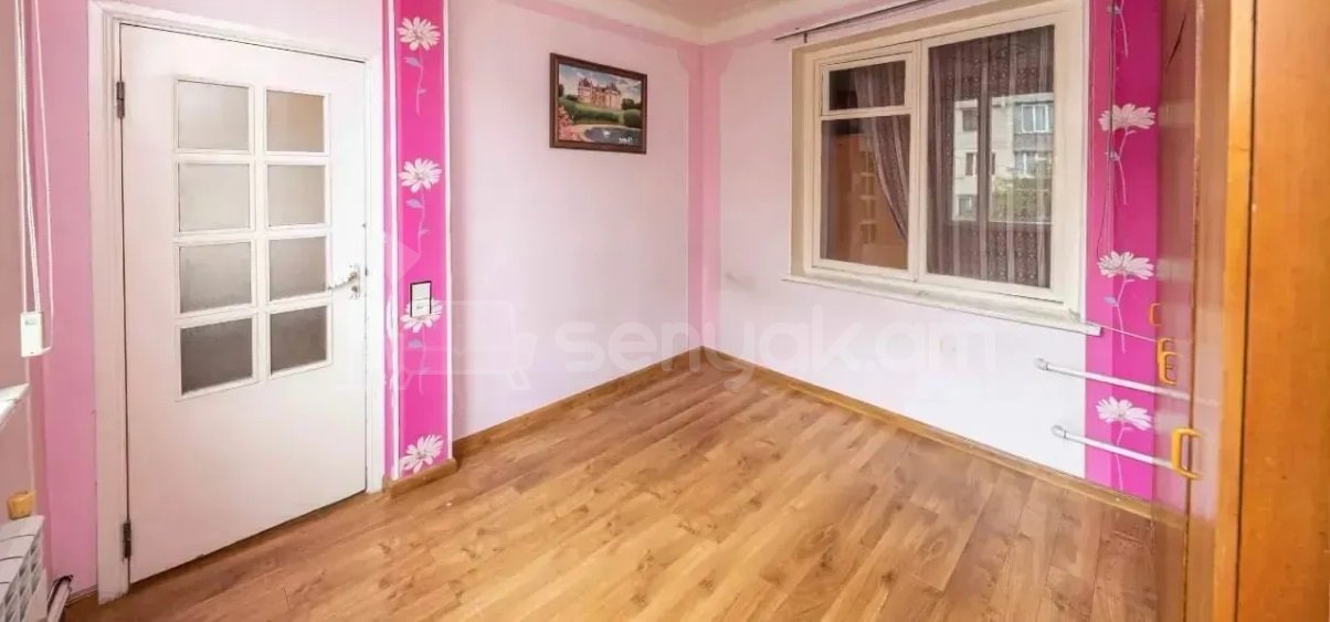 3 Սենյականոց Բնակարան Քարե Շենքում, 73քմ, 1/5 հարկ, Պետական Վիճակում