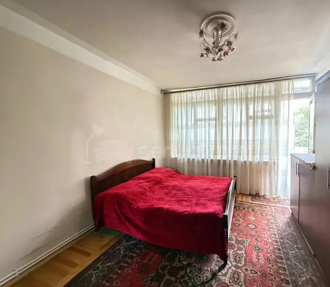 3 Սենյականոց Բնակարան Քարե Շենքում, 85քմ, 2/5 հարկ, Նորմալ Վիճակում
