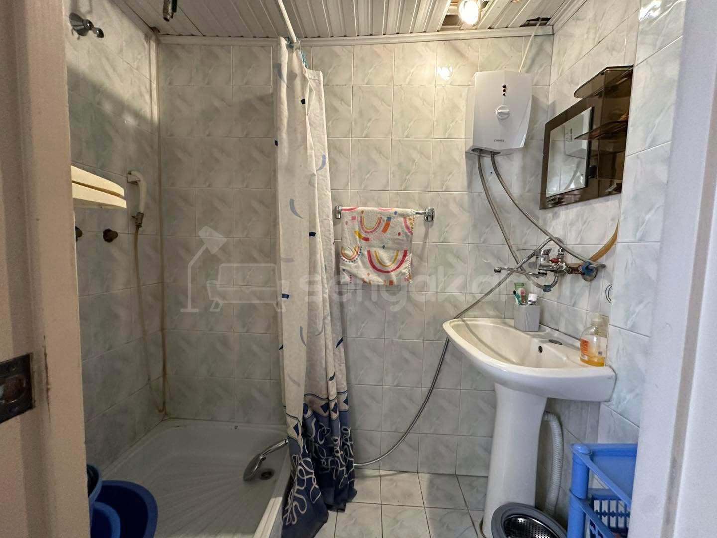 3 Սենյականոց Բնակարան Քարե Շենքում, 76քմ, 2/5 հարկ, Նորմալ Վիճակում