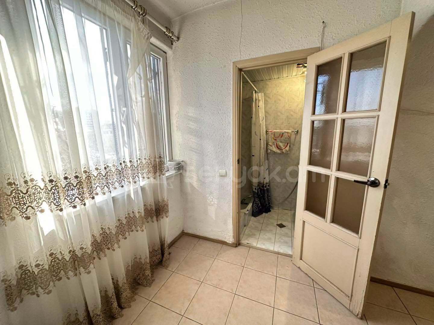 3 Սենյականոց Բնակարան Քարե Շենքում, 76քմ, 2/5 հարկ, Նորմալ Վիճակում