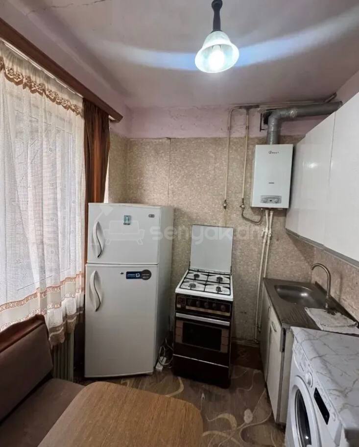 2 Սենյականոց Բնակարան Քարե Շենքում, 52քմ, 5/5 հարկ, Կոսմետիկ Վերանորոգված
