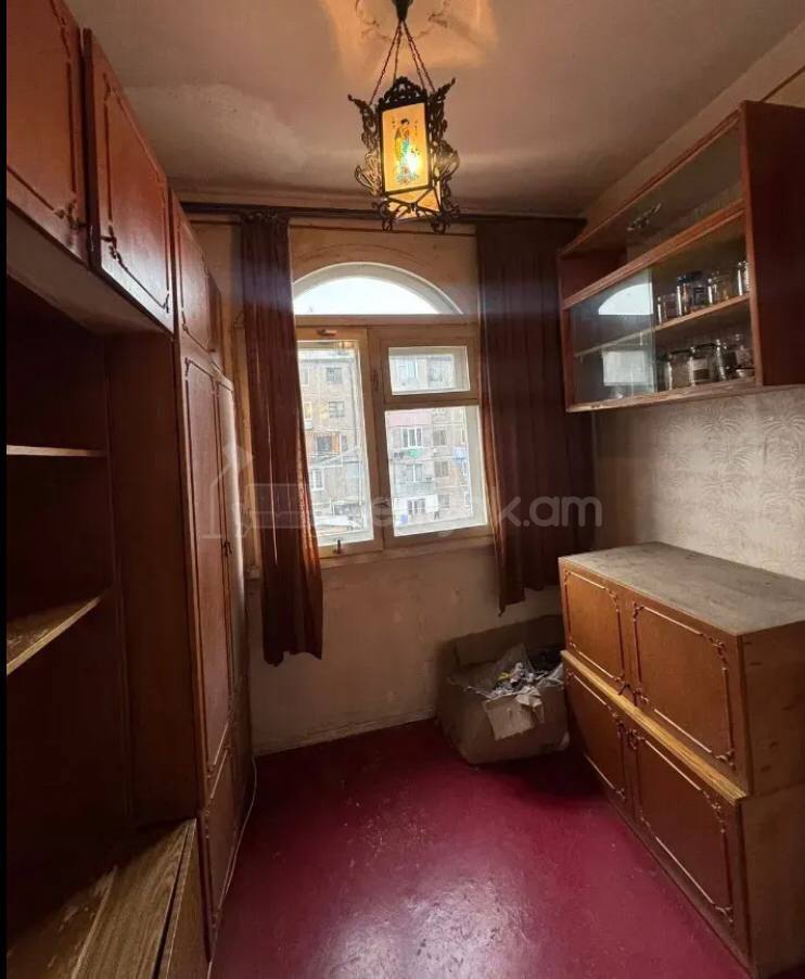 2 Սենյականոց Բնակարան Քարե Շենքում, 52քմ, 5/5 հարկ, Կոսմետիկ Վերանորոգված