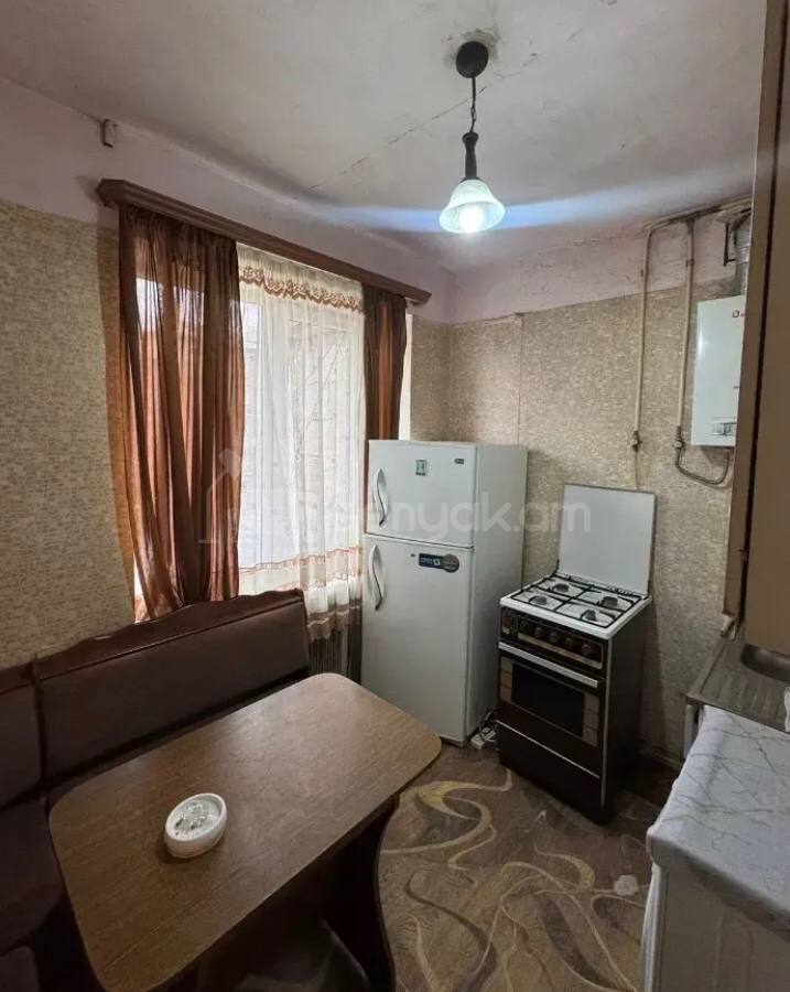 2 Սենյականոց Բնակարան Քարե Շենքում, 52քմ, 5/5 հարկ, Կոսմետիկ Վերանորոգված