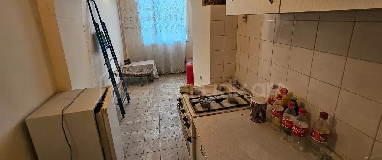 1 Սենյականոց Բնակարան Քարե Շենքում, 43քմ, 1/5 հարկ, Պետական Վիճակում