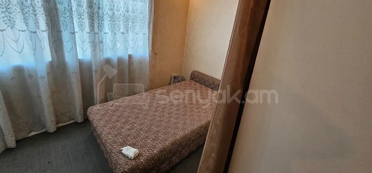 1 Սենյականոց Բնակարան Քարե Շենքում, 43քմ, 1/5 հարկ, Պետական Վիճակում