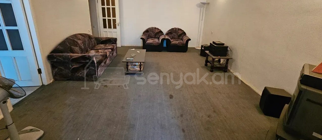 1 Սենյականոց Բնակարան Քարե Շենքում, 43քմ, 1/5 հարկ, Պետական Վիճակում