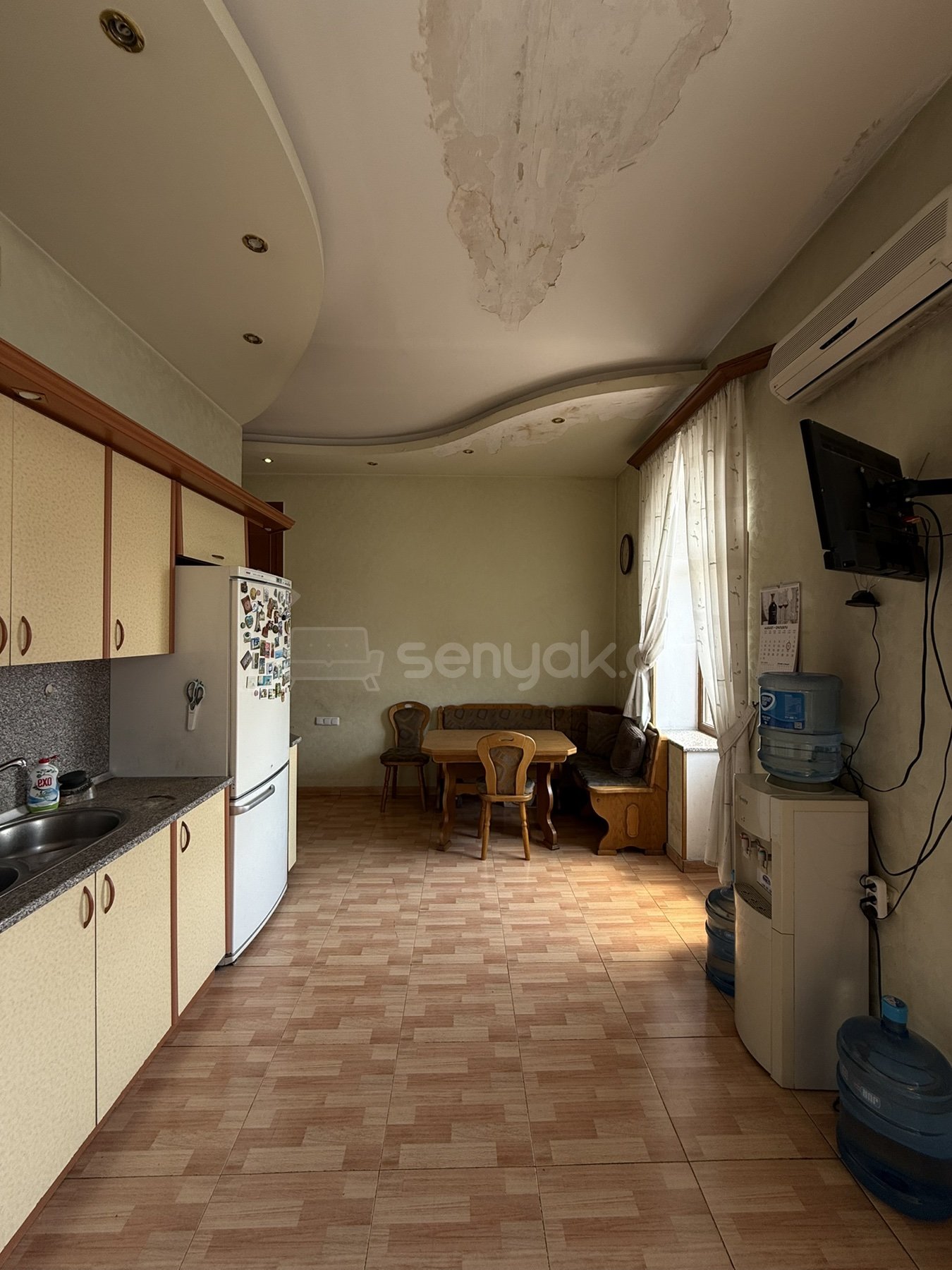 4 Սենյականոց Բնակարան Քարե Շենքում, 143քմ, 5/5 հարկ, Կապիտալ Վերանորոգված