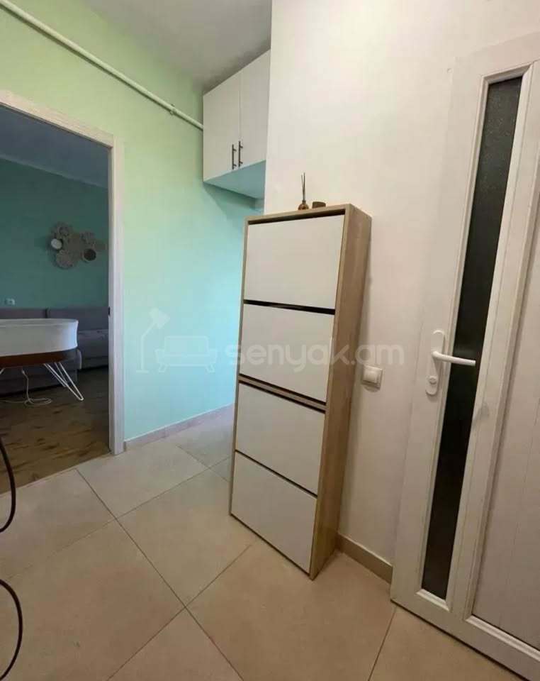 1 Սենյականոց Բնակարան Քարե Շենքում, 36քմ, 4/5 հարկ, Կապիտալ Վերանորոգված