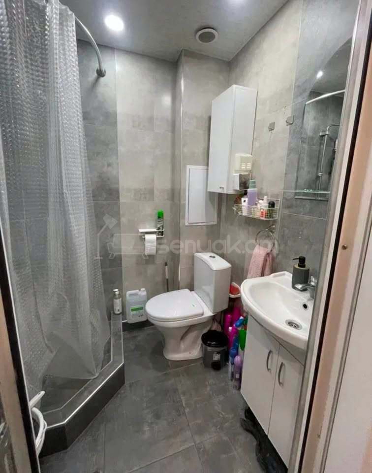 1 Սենյականոց Բնակարան Քարե Շենքում, 36քմ, 4/5 հարկ, Կապիտալ Վերանորոգված
