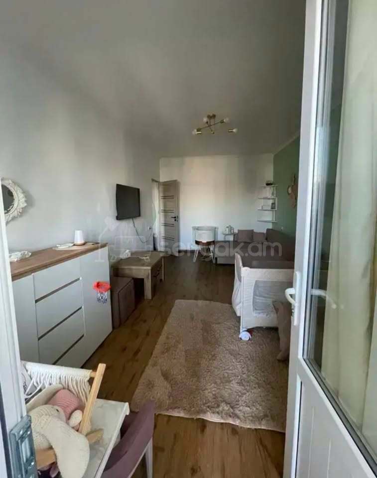 1 Սենյականոց Բնակարան Քարե Շենքում, 36քմ, 4/5 հարկ, Կապիտալ Վերանորոգված