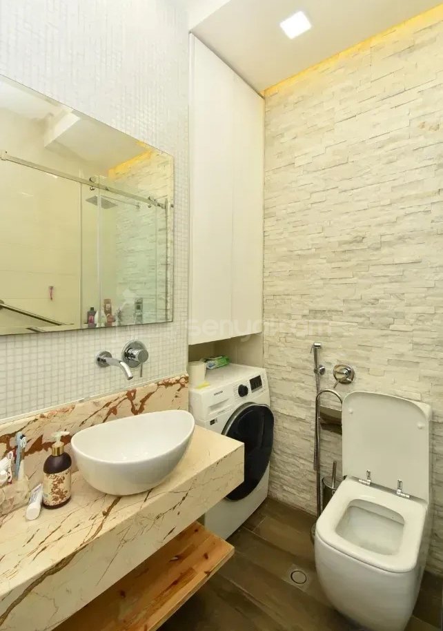 3 Սենյականոց Բնակարան Քարե Շենքում, 86քմ, 4/4 հարկ, Դիզայներական Վերանորոգված
