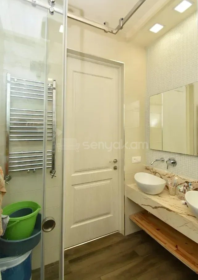 3 Սենյականոց Բնակարան Քարե Շենքում, 86քմ, 4/4 հարկ, Դիզայներական Վերանորոգված