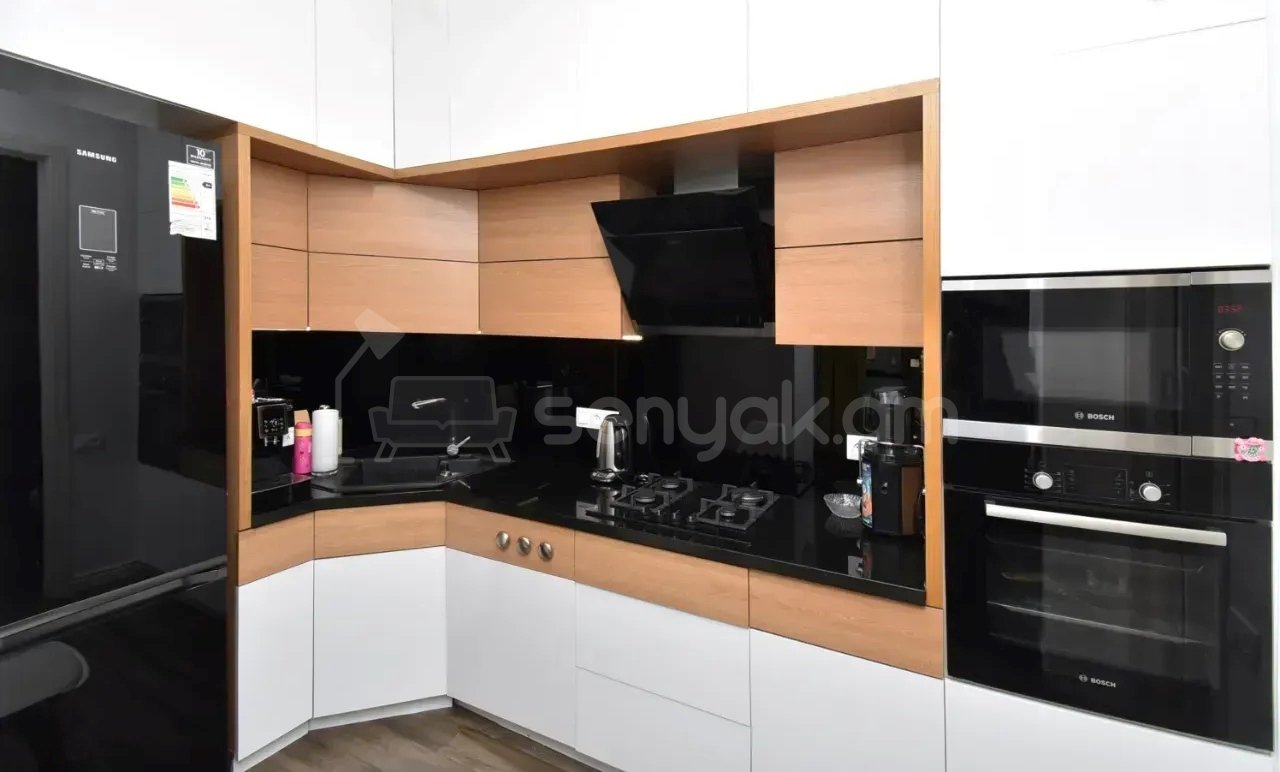 3 Սենյականոց Բնակարան Քարե Շենքում, 86քմ, 4/4 հարկ, Դիզայներական Վերանորոգված