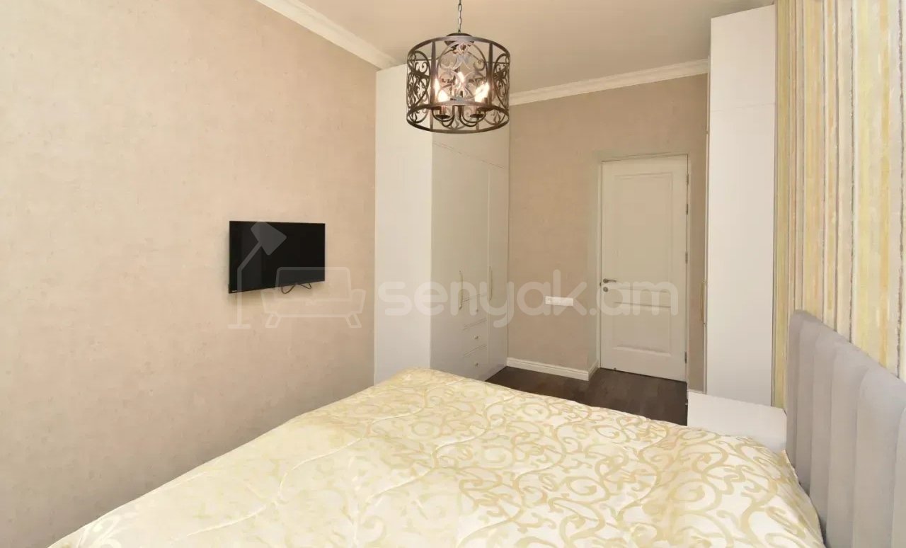 3 Սենյականոց Բնակարան Քարե Շենքում, 86քմ, 4/4 հարկ, Դիզայներական Վերանորոգված