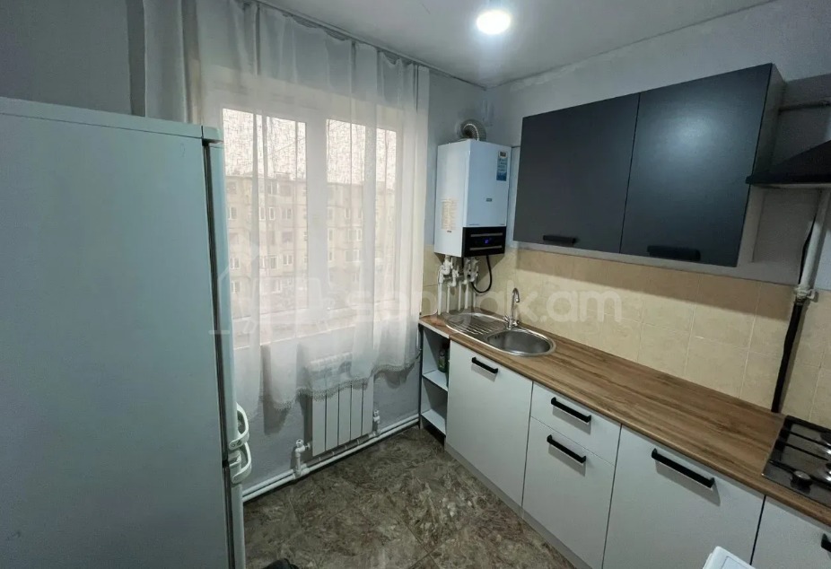 2 Սենյականոց Բնակարան Քարե Շենքում, 56քմ, 5/5 հարկ, Կապիտալ Վերանորոգված
