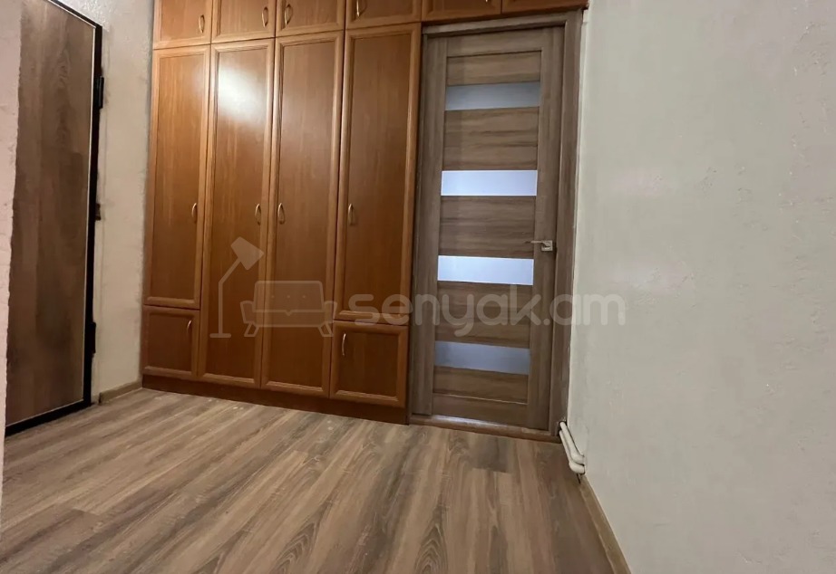 2 Սենյականոց Բնակարան Քարե Շենքում, 56քմ, 5/5 հարկ, Կապիտալ Վերանորոգված