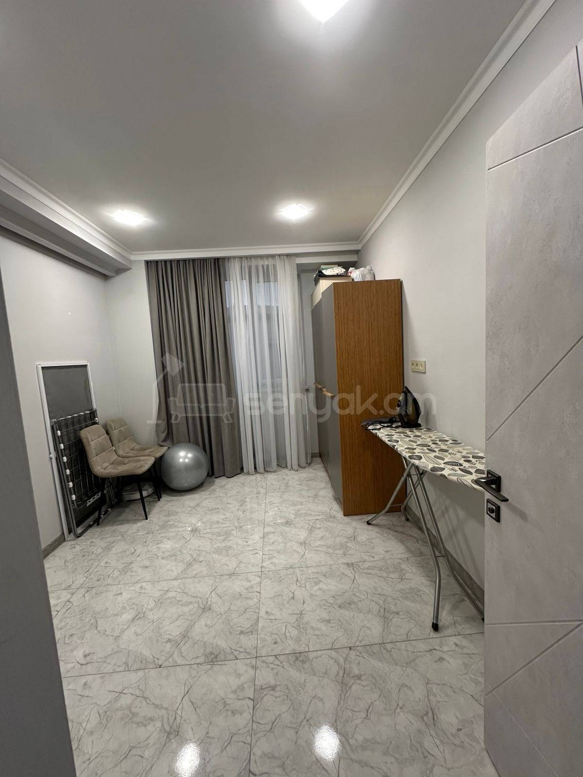 3 Սենյականոց Բնակարան Քարե Շենքում, 68քմ, 5/7 հարկ, Դիզայներական Վերանորոգված