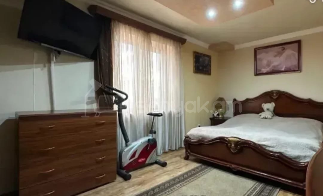 3 Սենյականոց Բնակարան Քարե Շենքում, 73քմ, 4/4 հարկ, Կապիտալ Վերանորոգված
