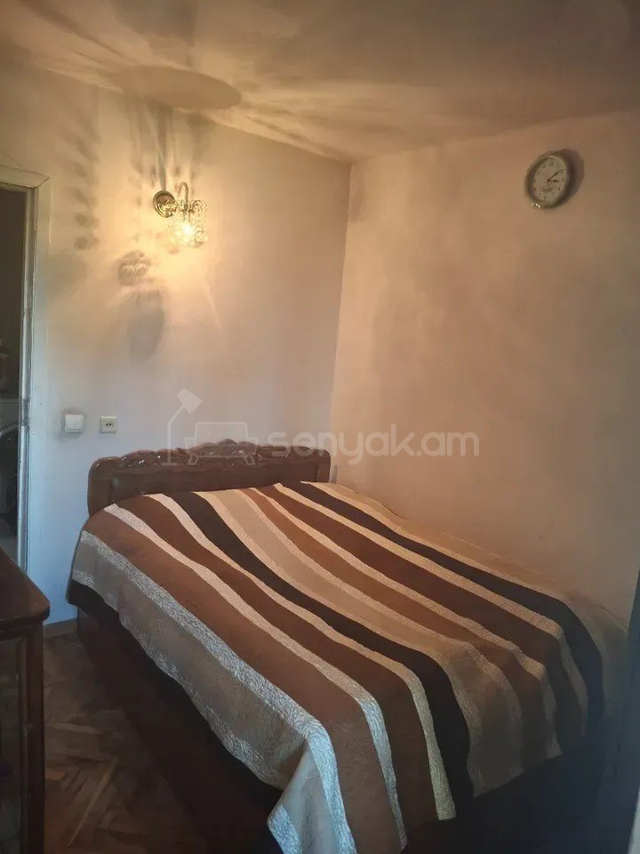 3 Սենյականոց Բնակարան Քարե Շենքում, 74քմ, 4/4 հարկ, Կոսմետիկ Վերանորոգված