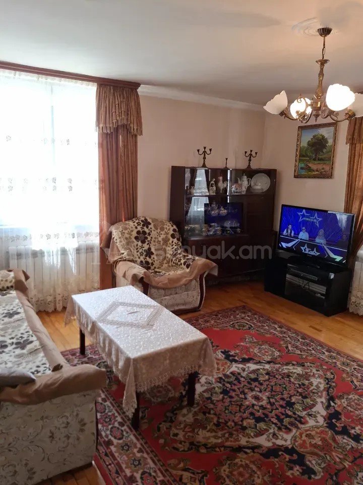 3 Սենյականոց Բնակարան Քարե Շենքում, 74քմ, 4/4 հարկ, Կոսմետիկ Վերանորոգված