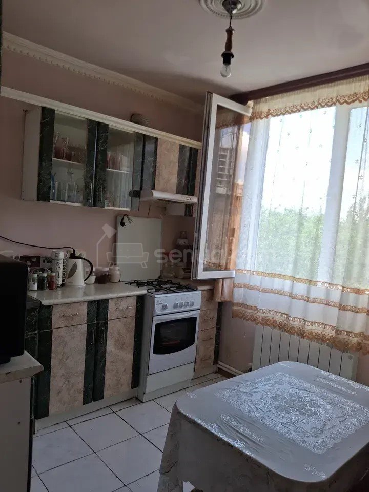 3 Սենյականոց Բնակարան Քարե Շենքում, 74քմ, 4/4 հարկ, Կոսմետիկ Վերանորոգված