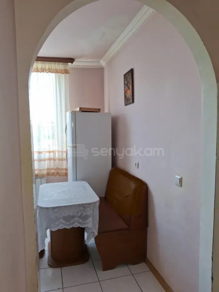 3 Սենյականոց Բնակարան Քարե Շենքում, 74քմ, 4/4 հարկ, Կոսմետիկ Վերանորոգված