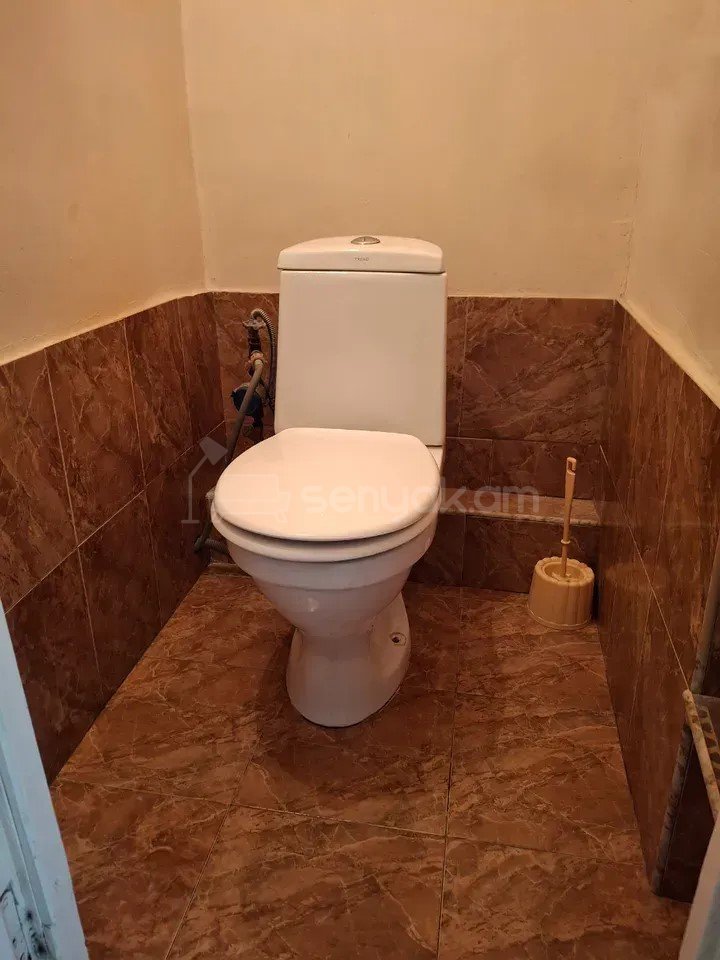 3 Սենյականոց Բնակարան Քարե Շենքում, 74քմ, 4/4 հարկ, Կոսմետիկ Վերանորոգված