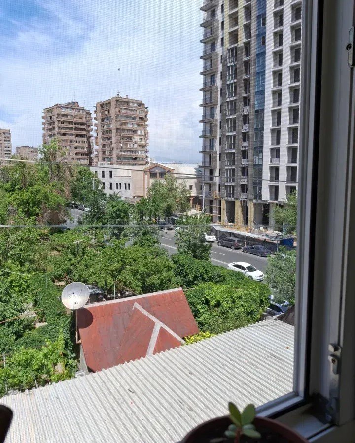 3 Սենյականոց Բնակարան Քարե Շենքում, 74քմ, 4/4 հարկ, Կոսմետիկ Վերանորոգված