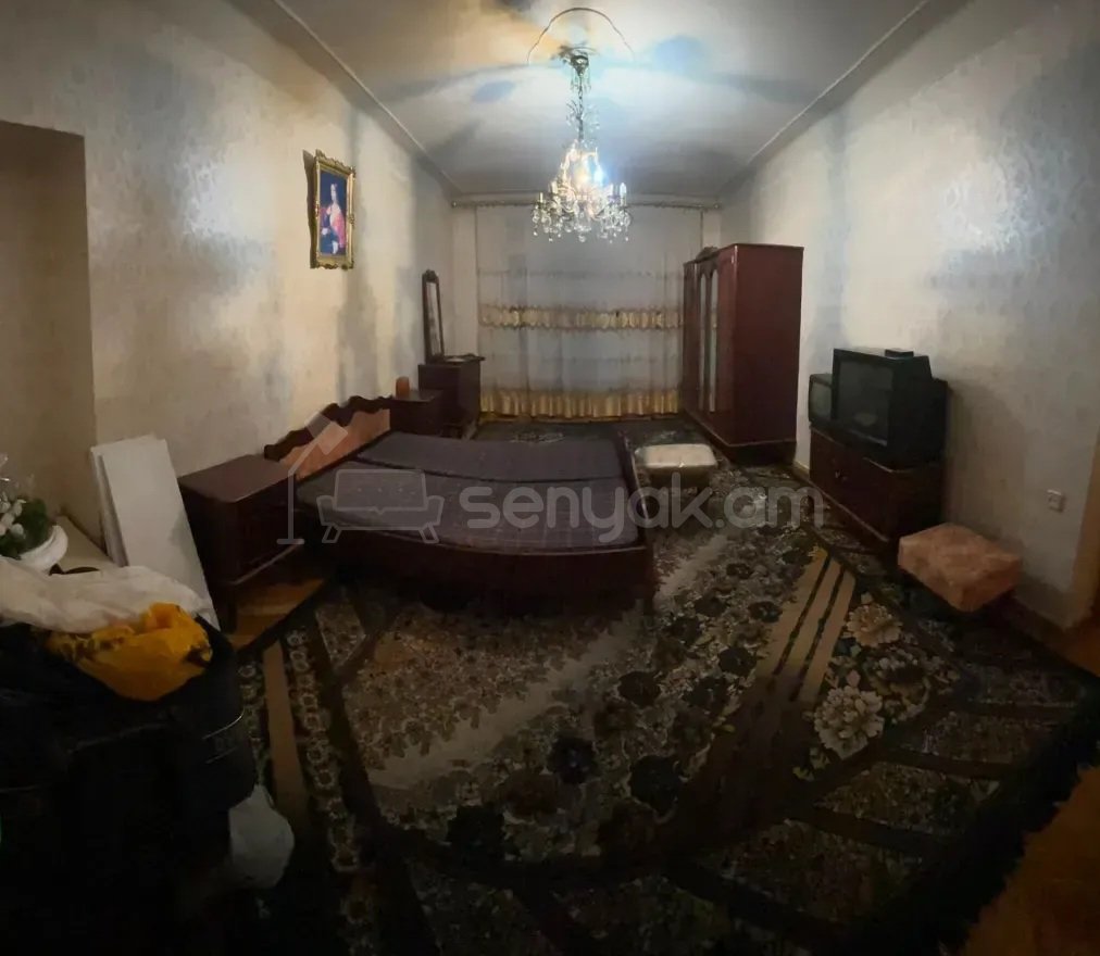 1 Սենյականոց Բնակարան Քարե Շենքում, 47քմ, 3/7 հարկ, Պետական Վիճակում