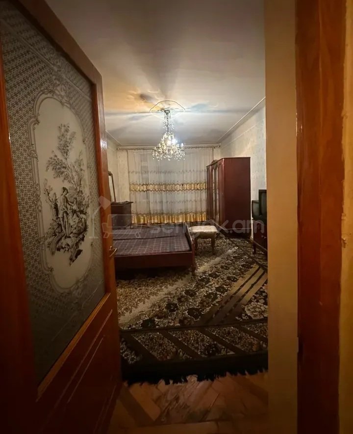 1 Սենյականոց Բնակարան Քարե Շենքում, 47քմ, 3/7 հարկ, Պետական Վիճակում