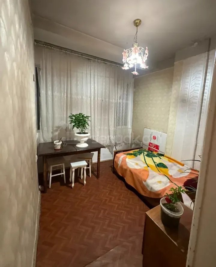 1 Սենյականոց Բնակարան Քարե Շենքում, 47քմ, 3/7 հարկ, Պետական Վիճակում