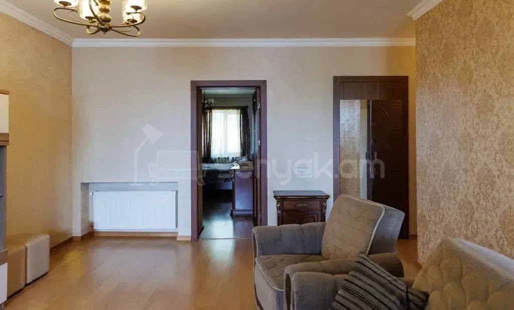 3 Սենյականոց Բնակարան Քարե Շենքում, 63քմ, 2/4 հարկ, Կապիտալ Վերանորոգված