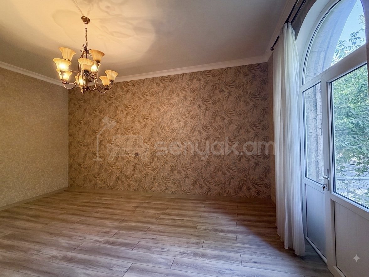 1 Սենյականոց Բնակարան Քարե Շենքում, 43քմ, 3/5 հարկ, Կապիտալ Վերանորոգված