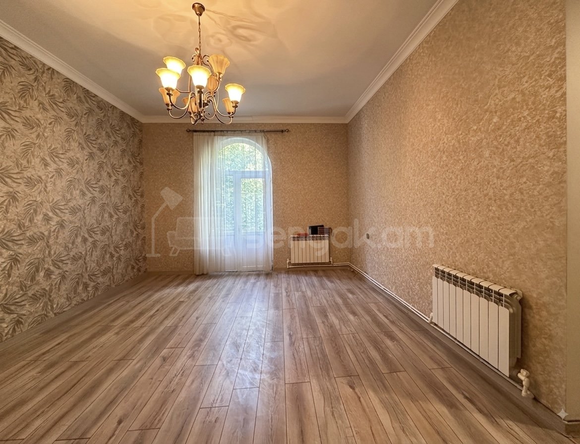 1 Սենյականոց Բնակարան Քարե Շենքում, 43քմ, 3/5 հարկ, Կապիտալ Վերանորոգված