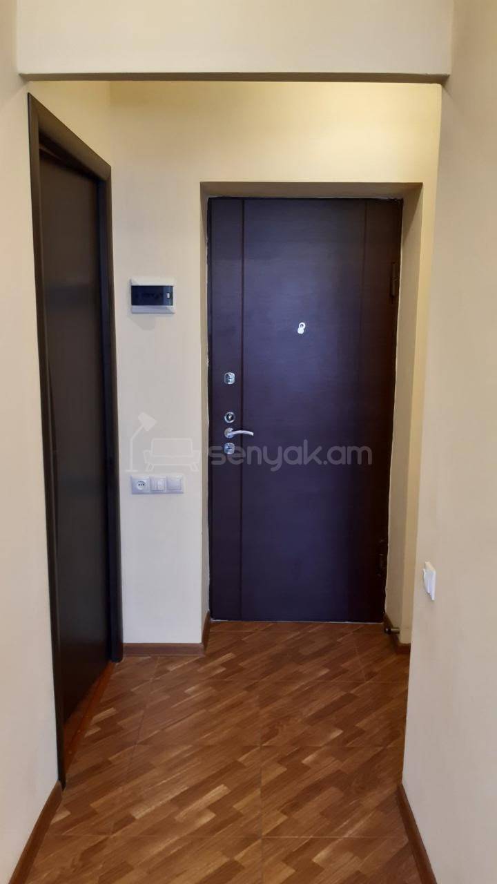 2 Սենյականոց Բնակարան Քարե Շենքում, 38քմ, 2/5 հարկ, Նորմալ Վիճակում, Կահավորված, Արևկող