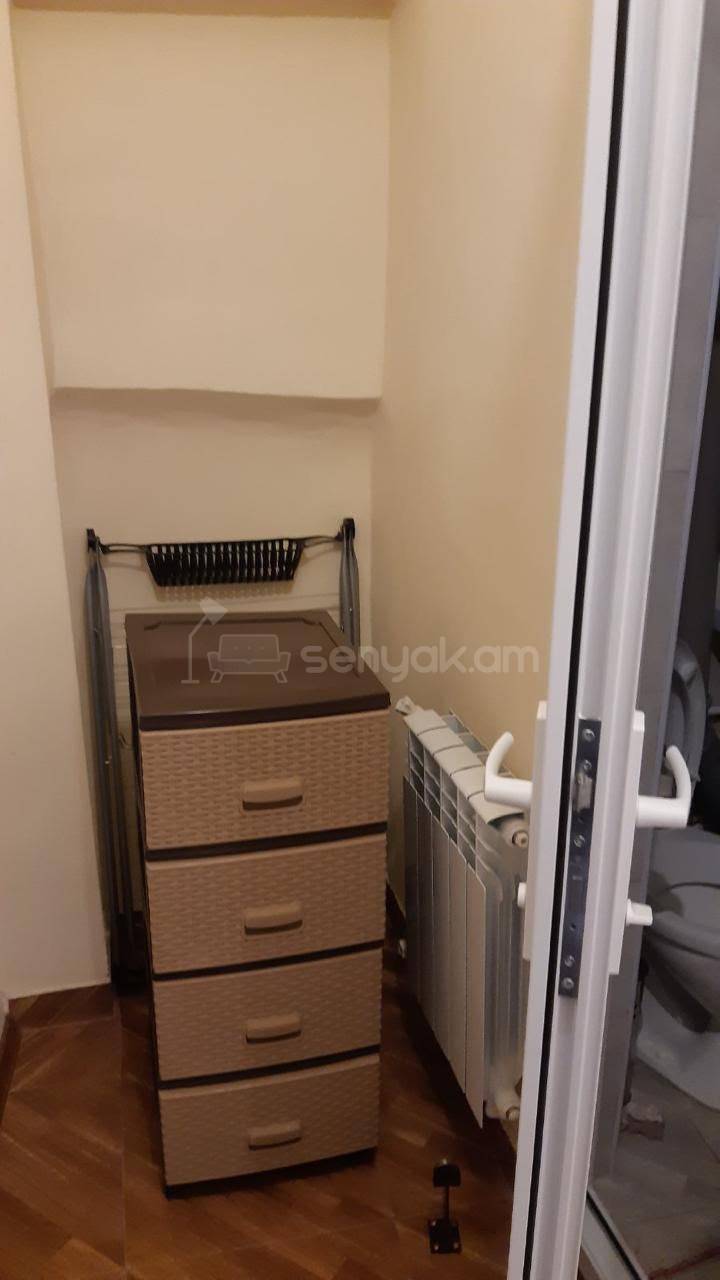 2 Սենյականոց Բնակարան Քարե Շենքում, 38քմ, 2/5 հարկ, Նորմալ Վիճակում, Կահավորված, Արևկող