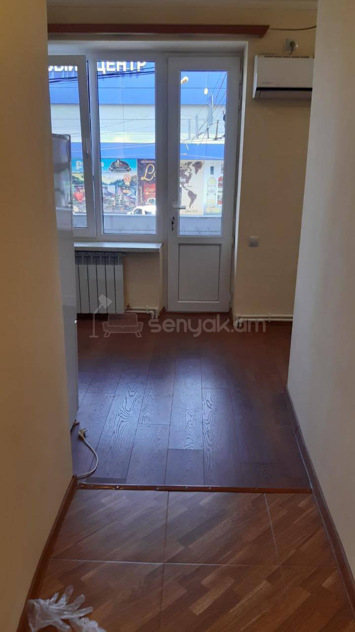2 Սենյականոց Բնակարան Քարե Շենքում, 38քմ, 2/5 հարկ, Նորմալ Վիճակում, Կահավորված, Արևկող