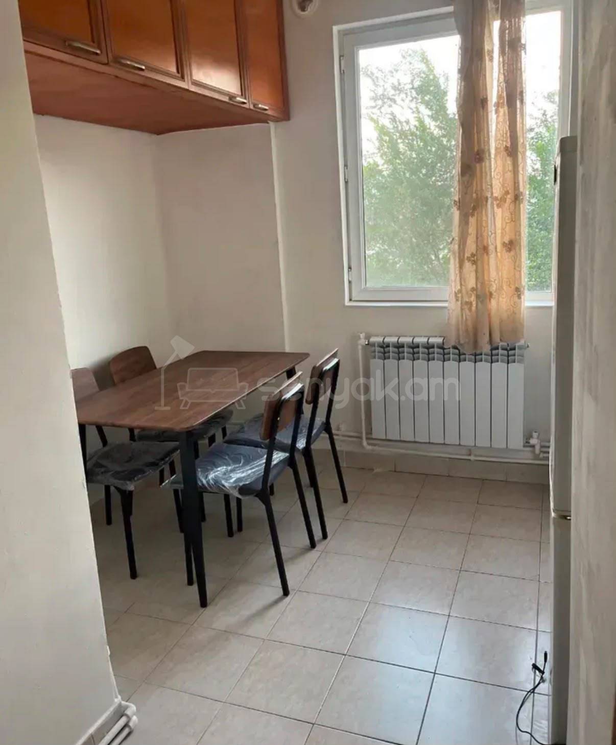 3 Սենյականոց Բնակարան Քարե Շենքում, 60քմ, 4/5 հարկ, Կապիտալ Վերանորոգված, Կահավորված