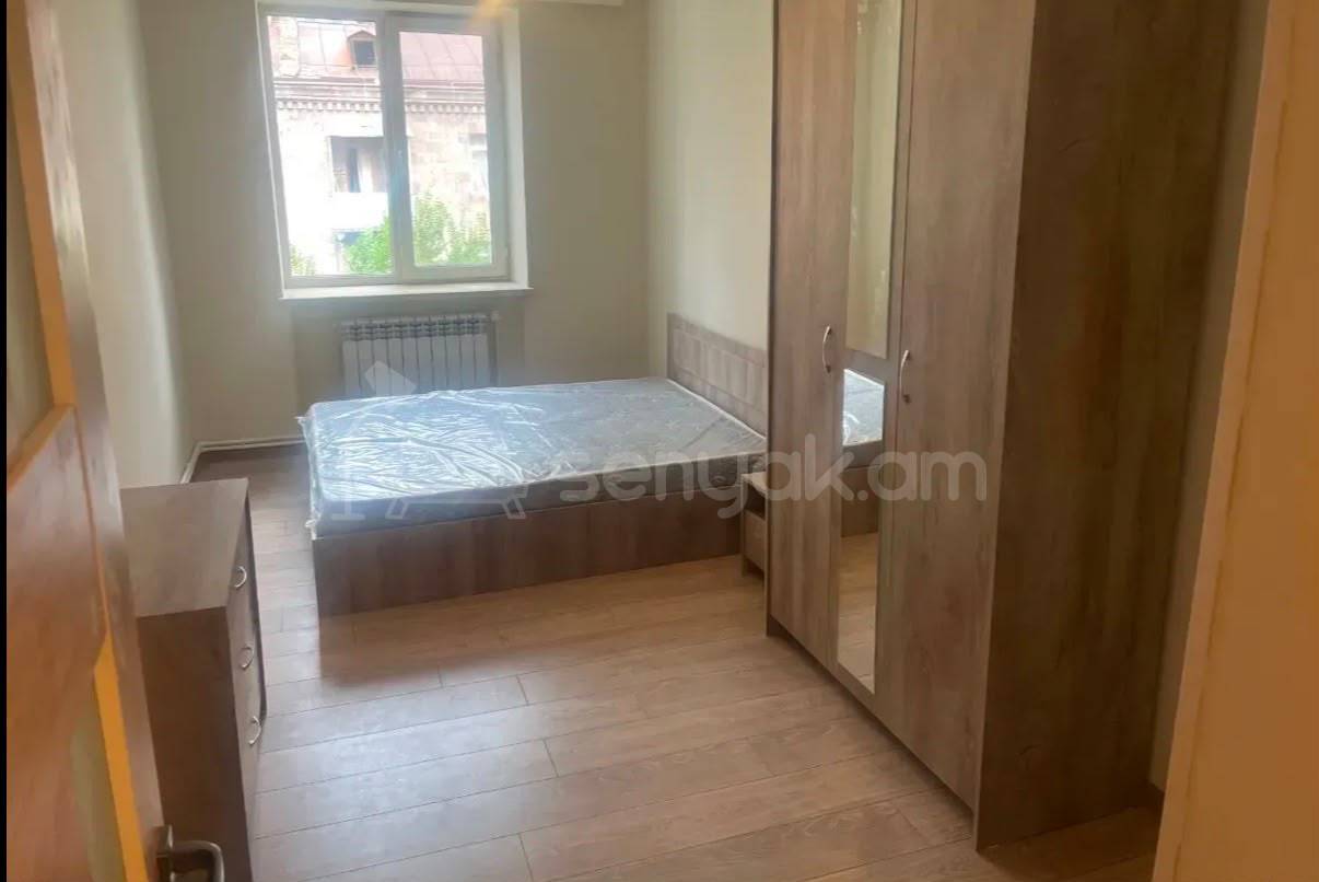 3 Սենյականոց Բնակարան Քարե Շենքում, 60քմ, 4/5 հարկ, Կապիտալ Վերանորոգված, Կահավորված