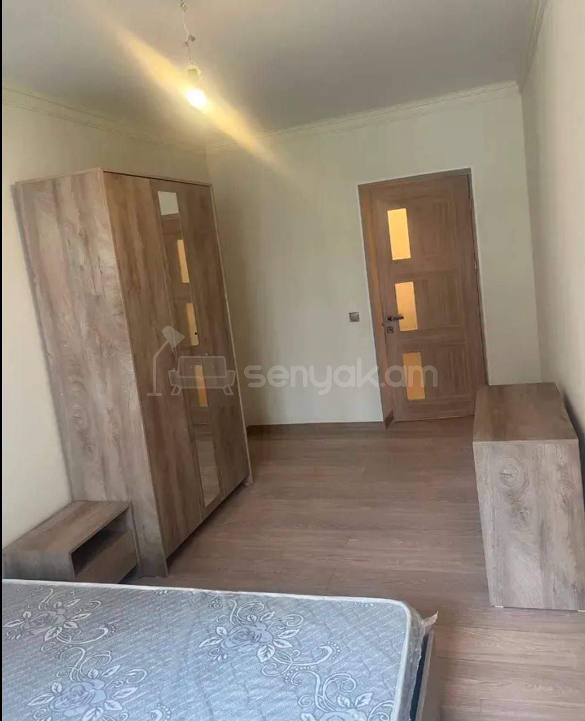 3 Սենյականոց Բնակարան Քարե Շենքում, 60քմ, 4/5 հարկ, Կապիտալ Վերանորոգված, Կահավորված