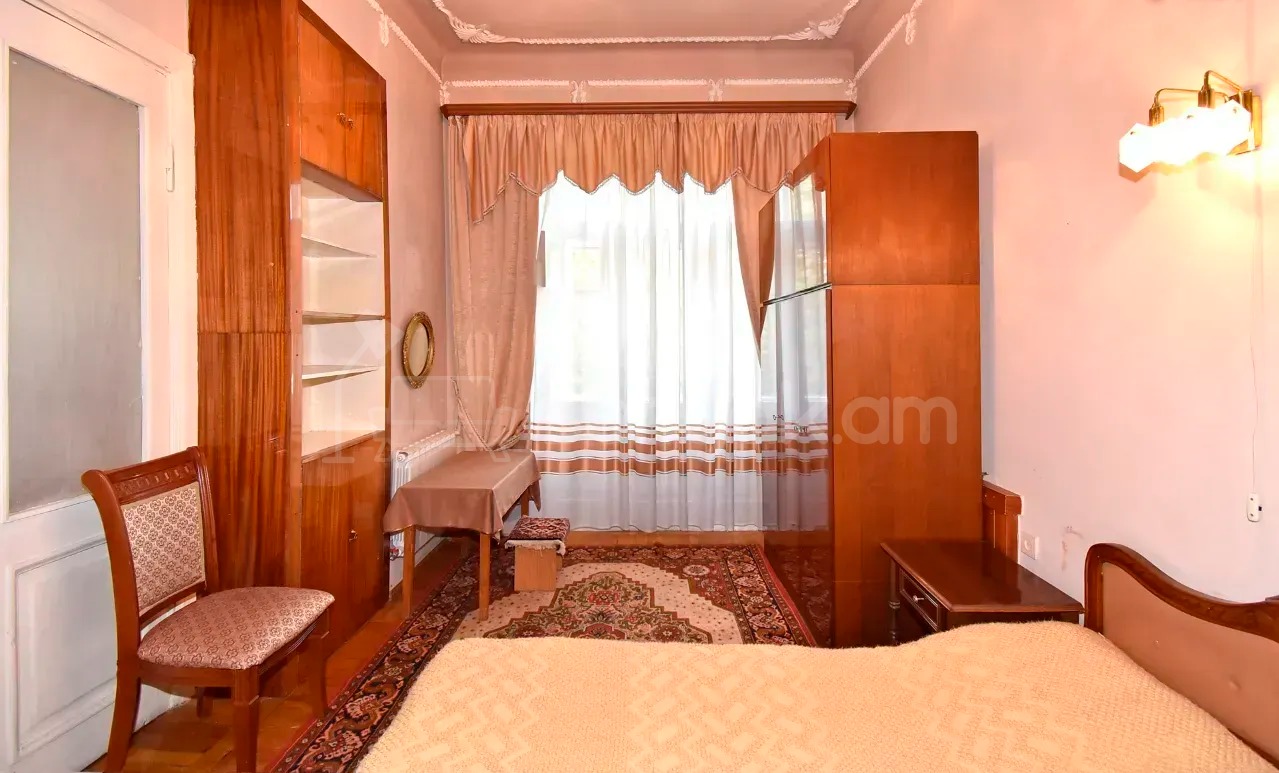 3 Սենյականոց Բնակարան Քարե Շենքում, 85քմ, 2/4 հարկ, Պետական Վիճակում
