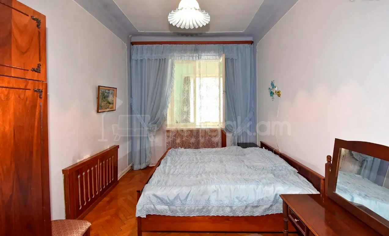 3 Սենյականոց Բնակարան Քարե Շենքում, 85քմ, 2/4 հարկ, Պետական Վիճակում
