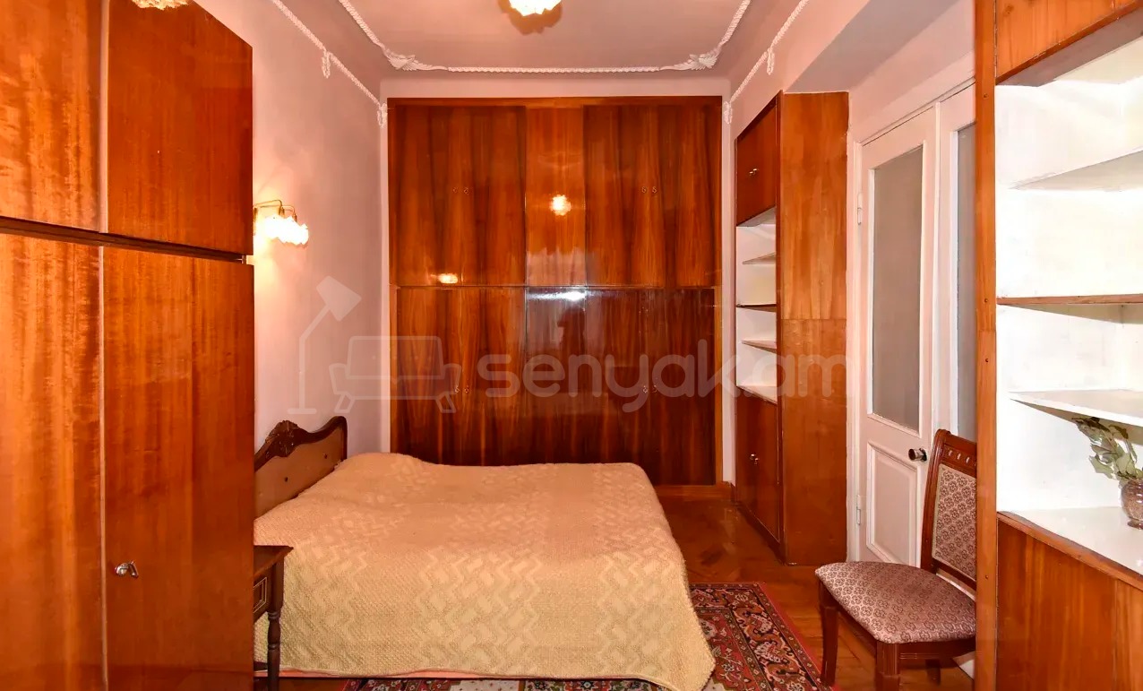 3 Սենյականոց Բնակարան Քարե Շենքում, 85քմ, 2/4 հարկ, Պետական Վիճակում